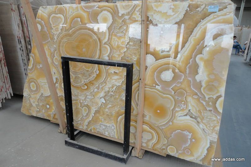 Yellow fragrant onyx